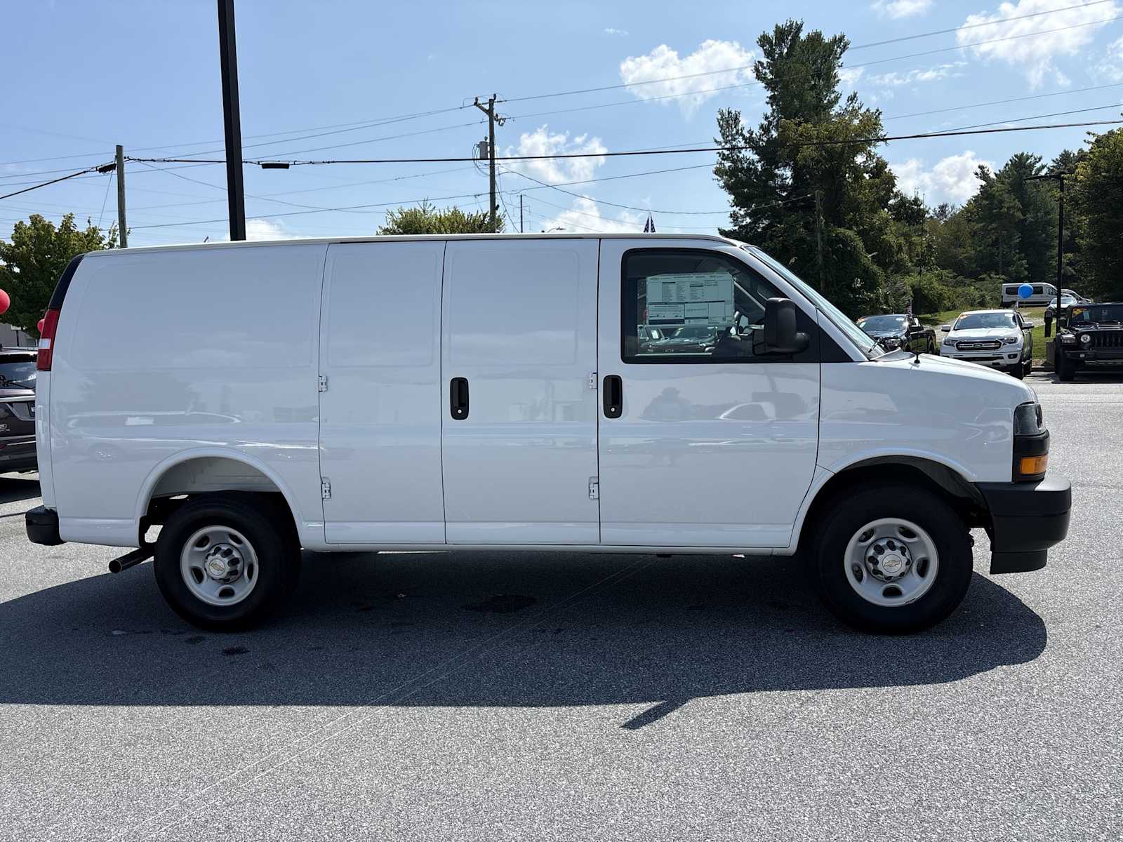 2025 Chevrolet Express Cargo Work Van - Photo 9