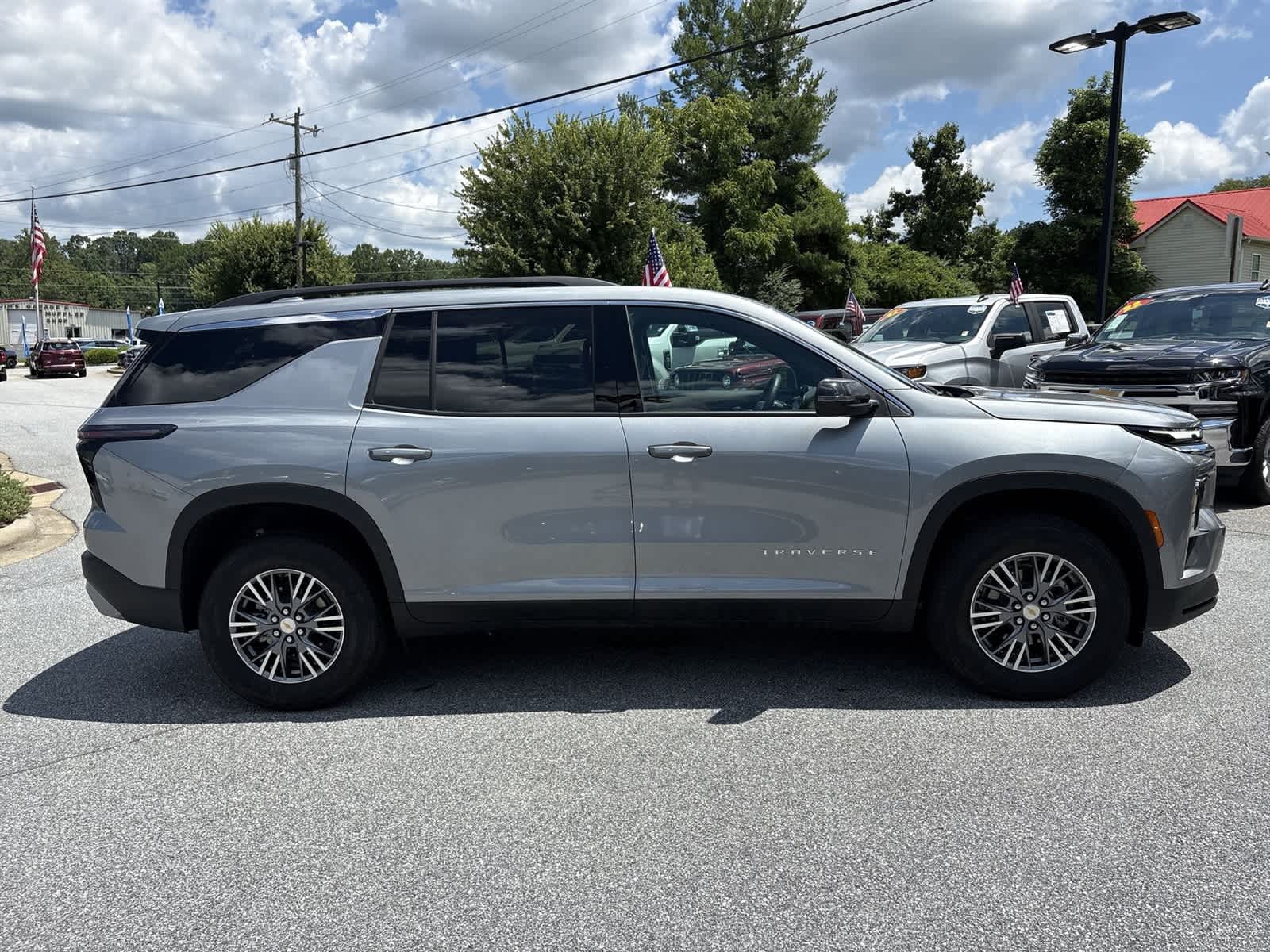 2025 Chevrolet Traverse LT - Photo 9