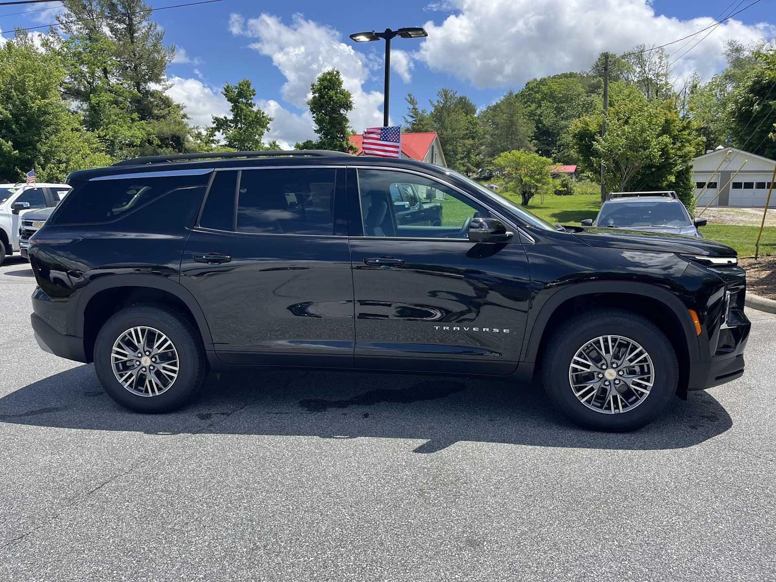 2025 Chevrolet Traverse LT - Photo 9