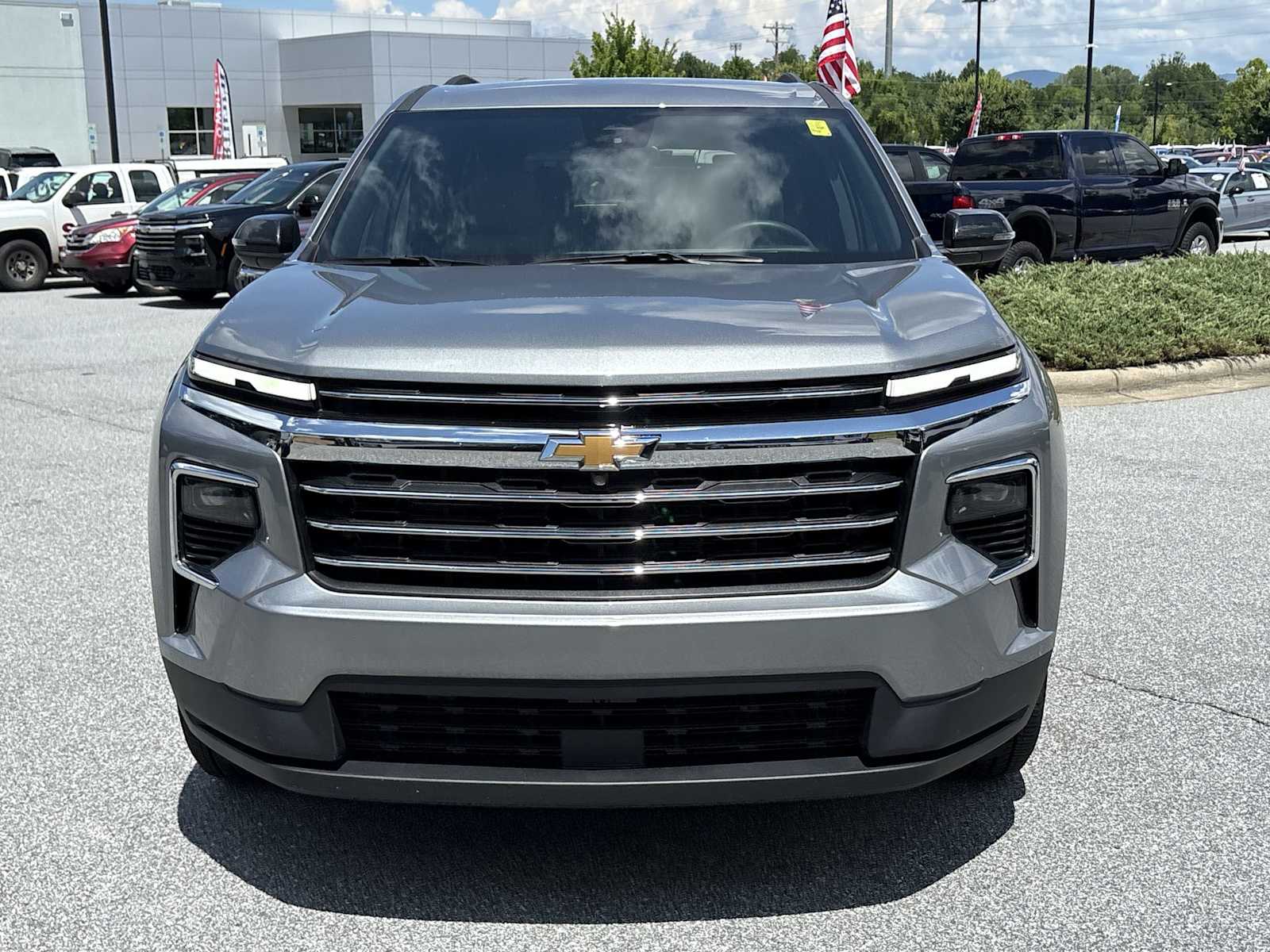 2025 Chevrolet Traverse LT - Photo 3