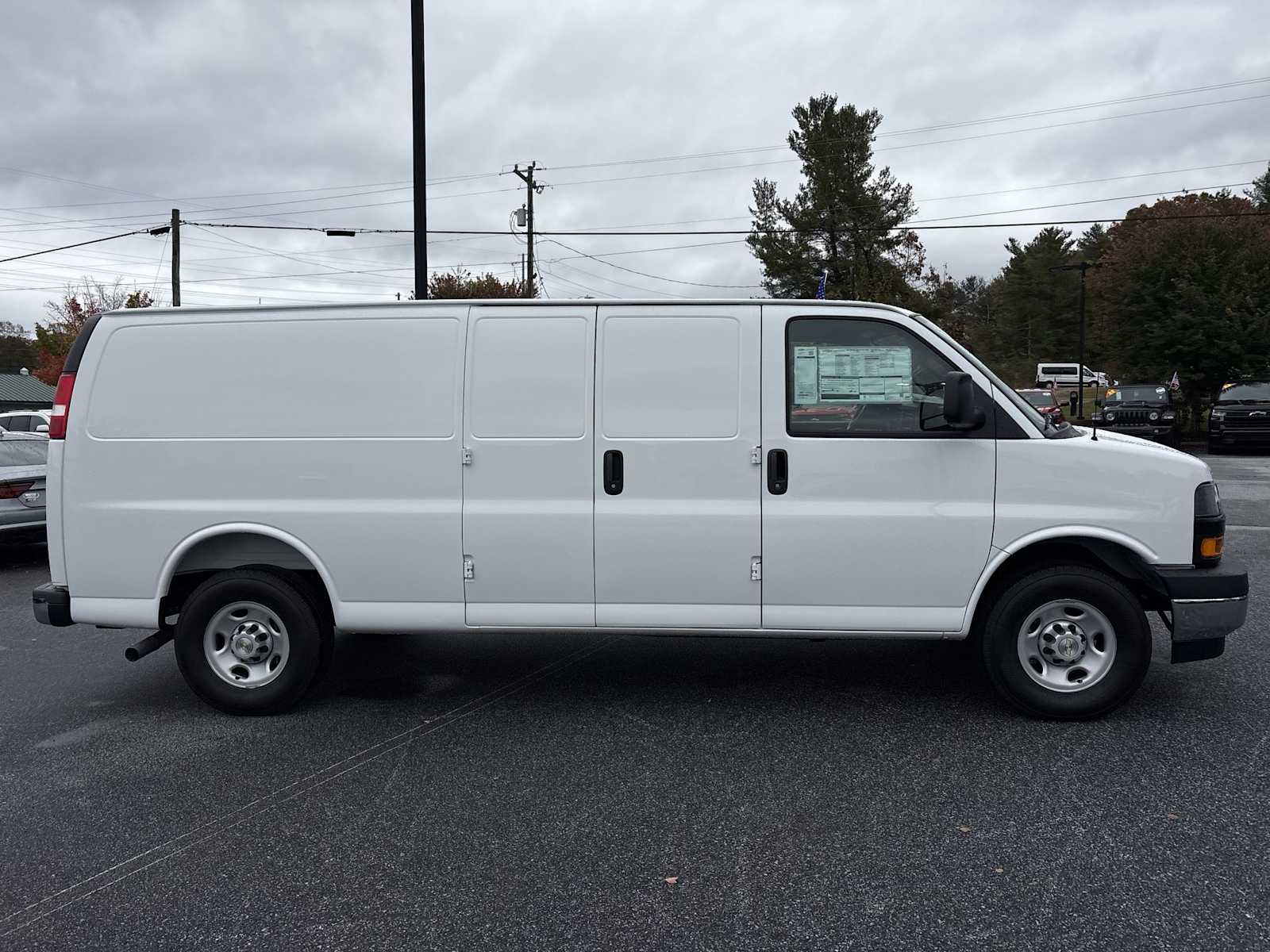 2025 Chevrolet Express Cargo Work Van - Photo 9