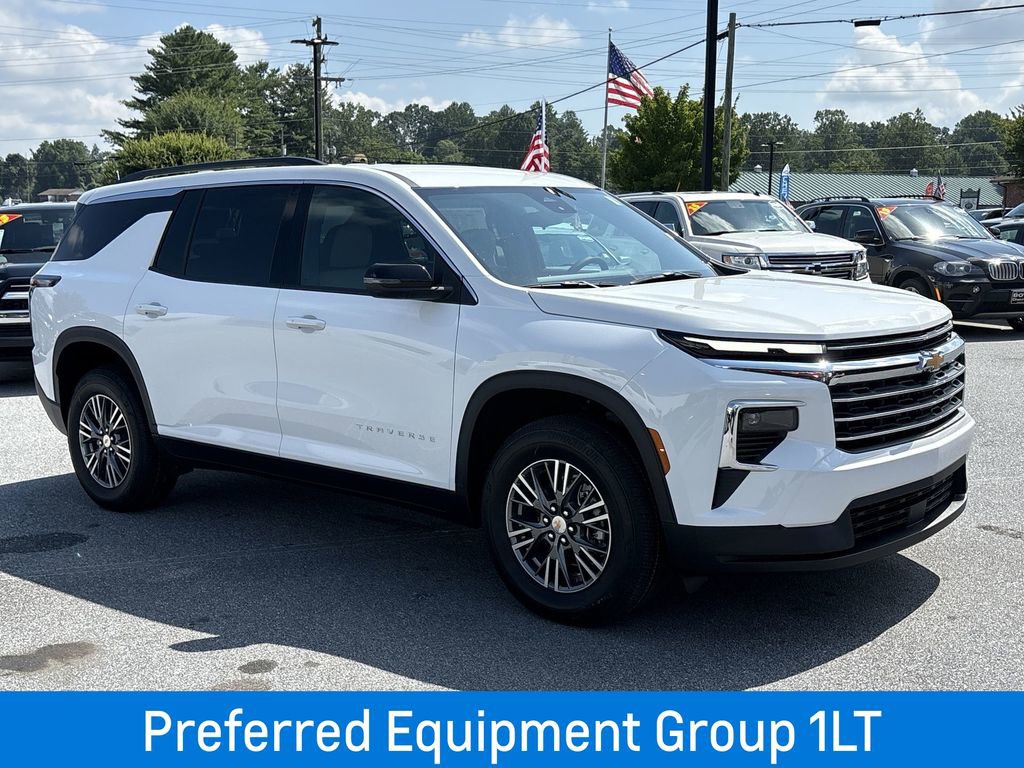 2026 Chevrolet Traverse photo 2