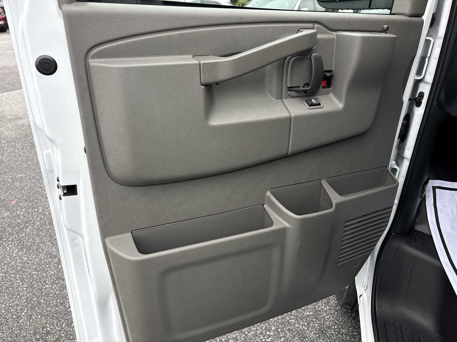 2025 Chevrolet Express Cargo Work Van - Photo 18