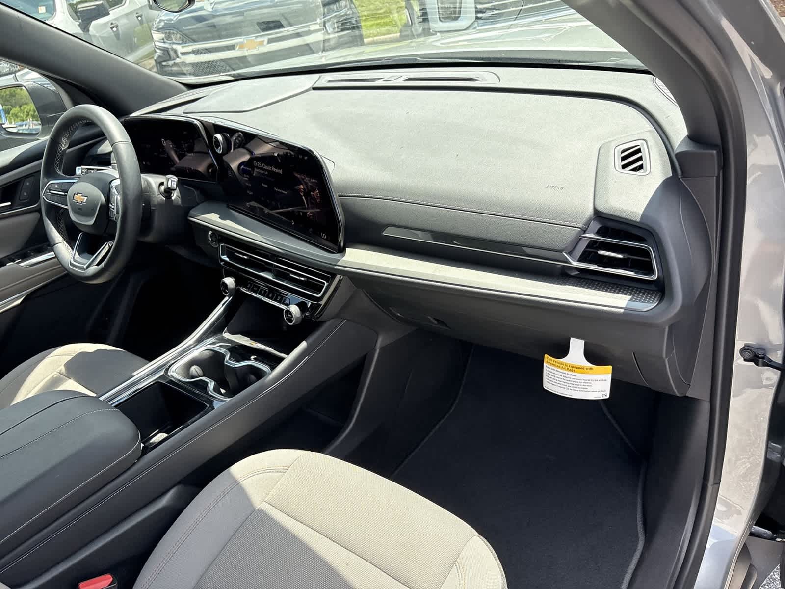2025 Chevrolet Traverse LT - Photo 27