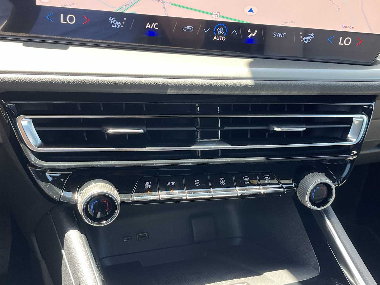 2025 Chevrolet Traverse LT - Photo 18