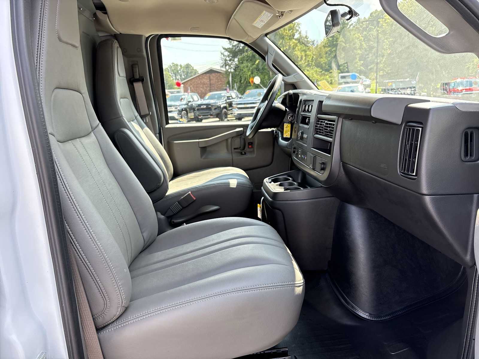 2025 Chevrolet Express Cargo Work Van - Photo 22
