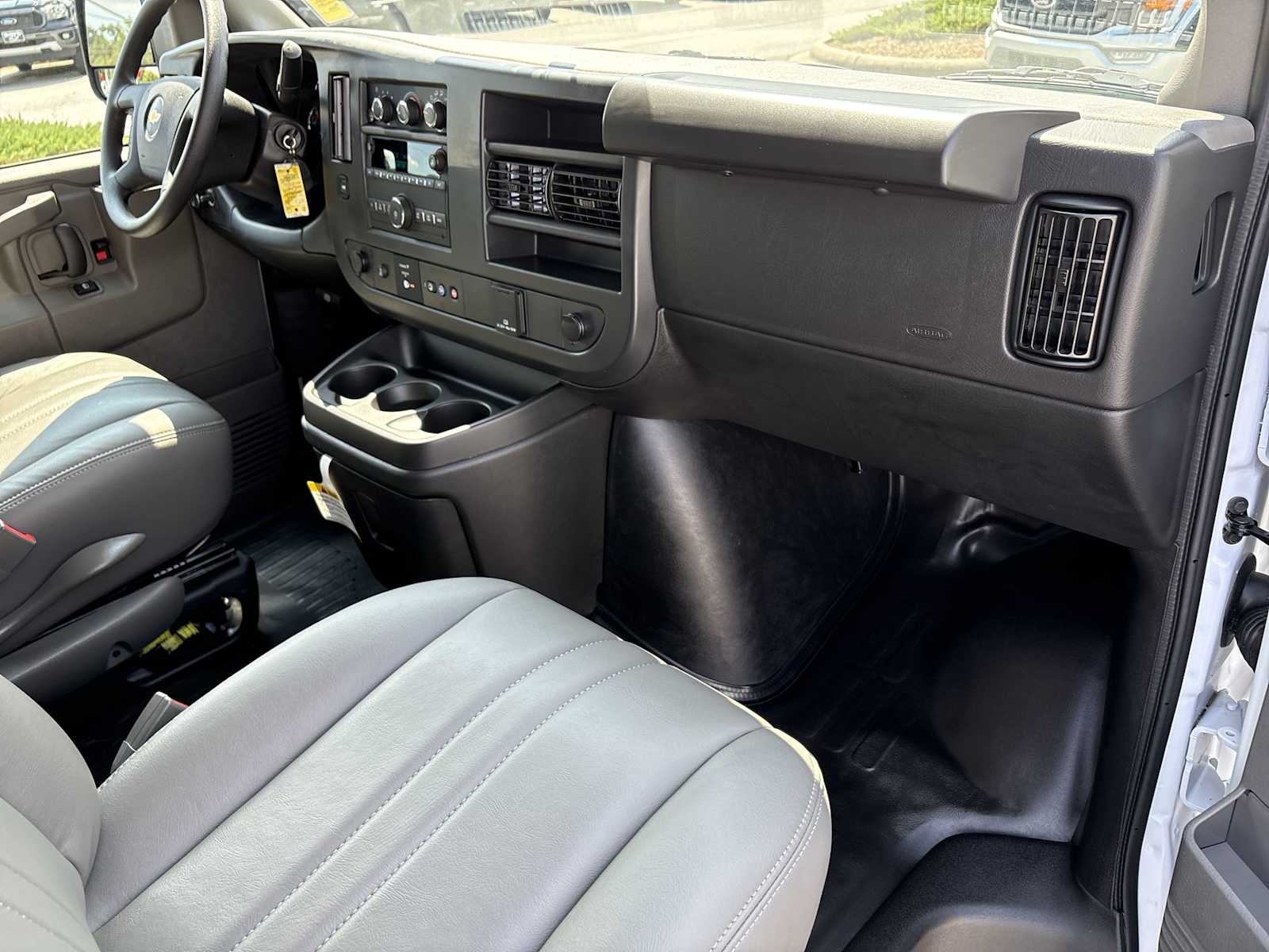 2025 Chevrolet Express Cargo Work Van - Photo 23