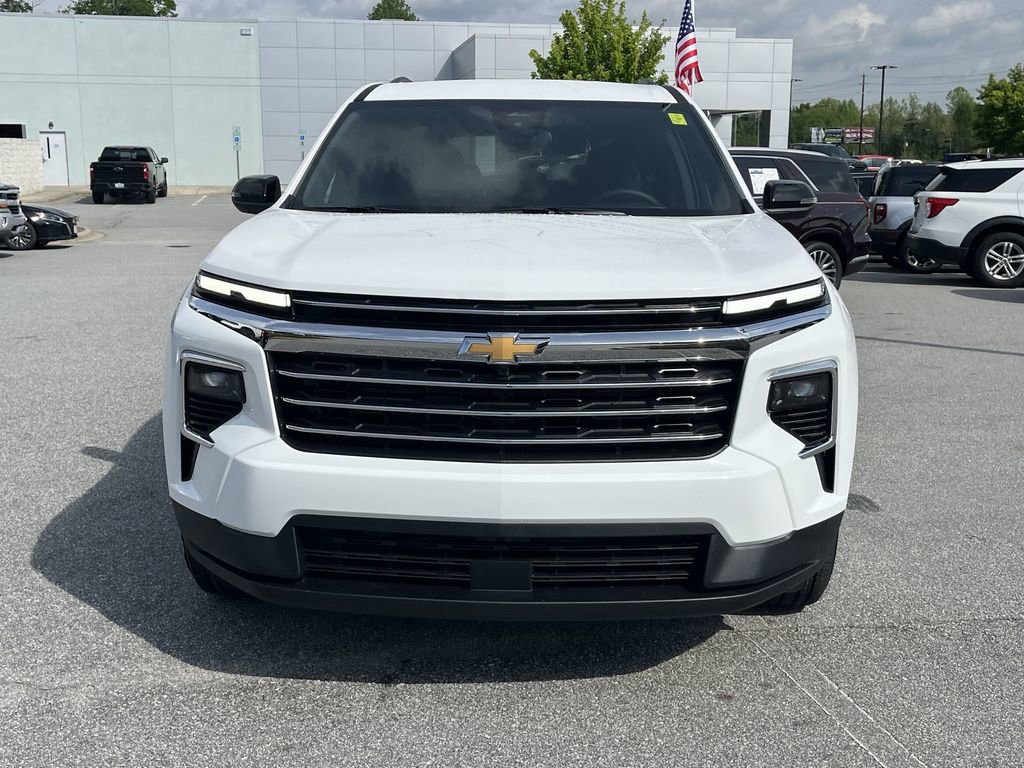 2025 Chevrolet Traverse photo 3