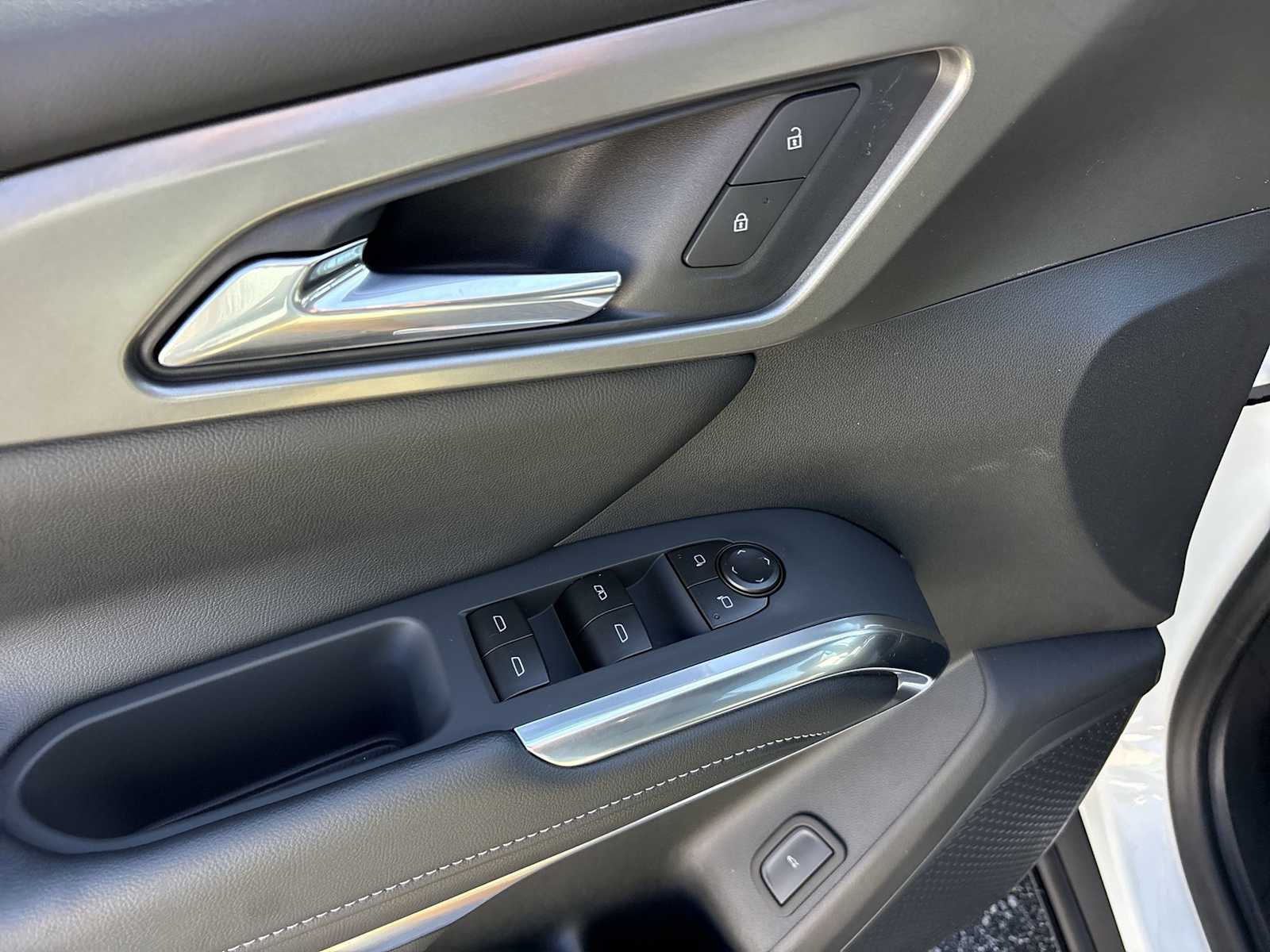 2027 Chevrolet Traverse LT - Photo 23