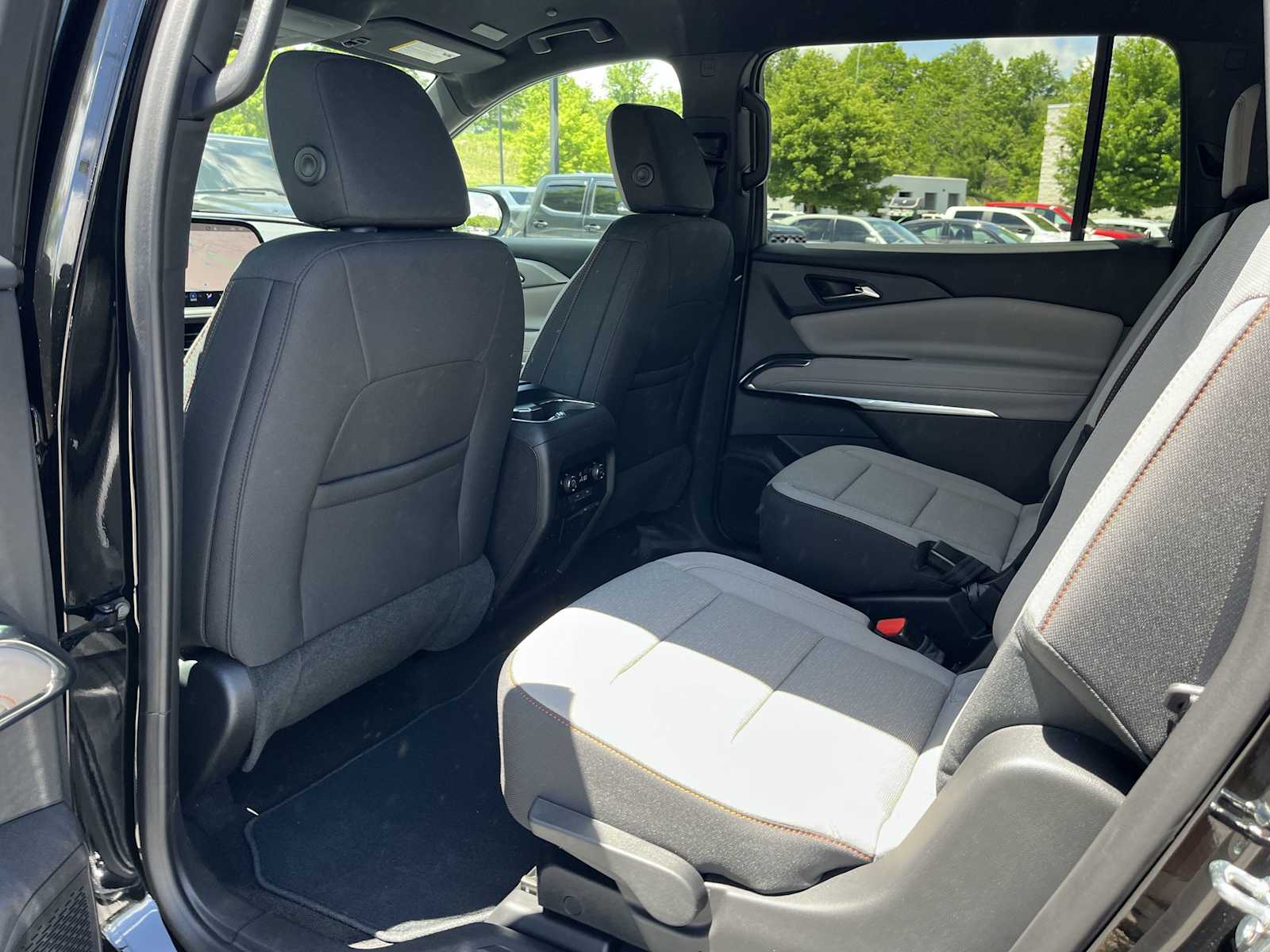2025 Chevrolet Traverse LT - Photo 24