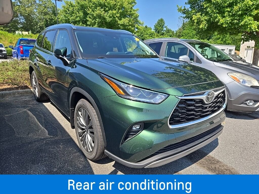 2023 Toyota Highlander Platinum photo 3