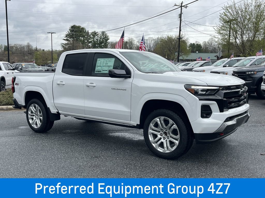 2025 Chevrolet Colorado Z71 photo 2