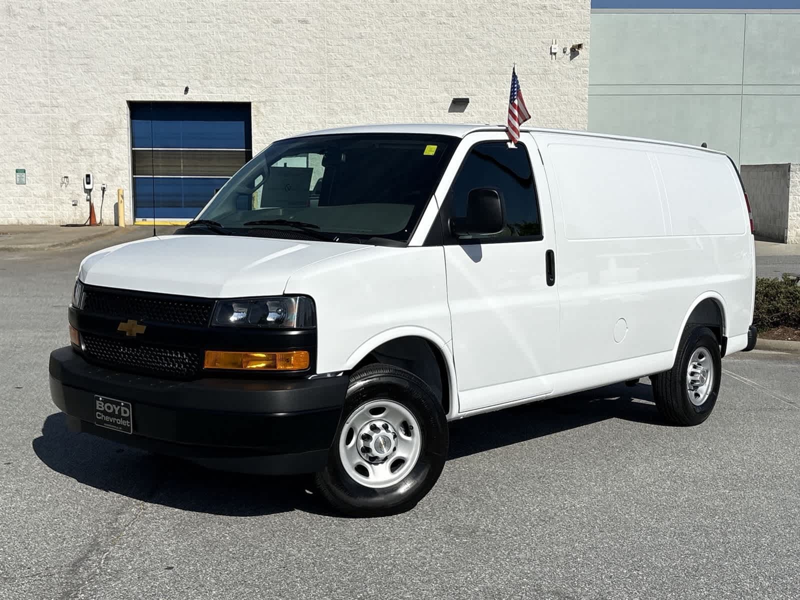 2026 Chevrolet Express 2500 Work Van HD's photo