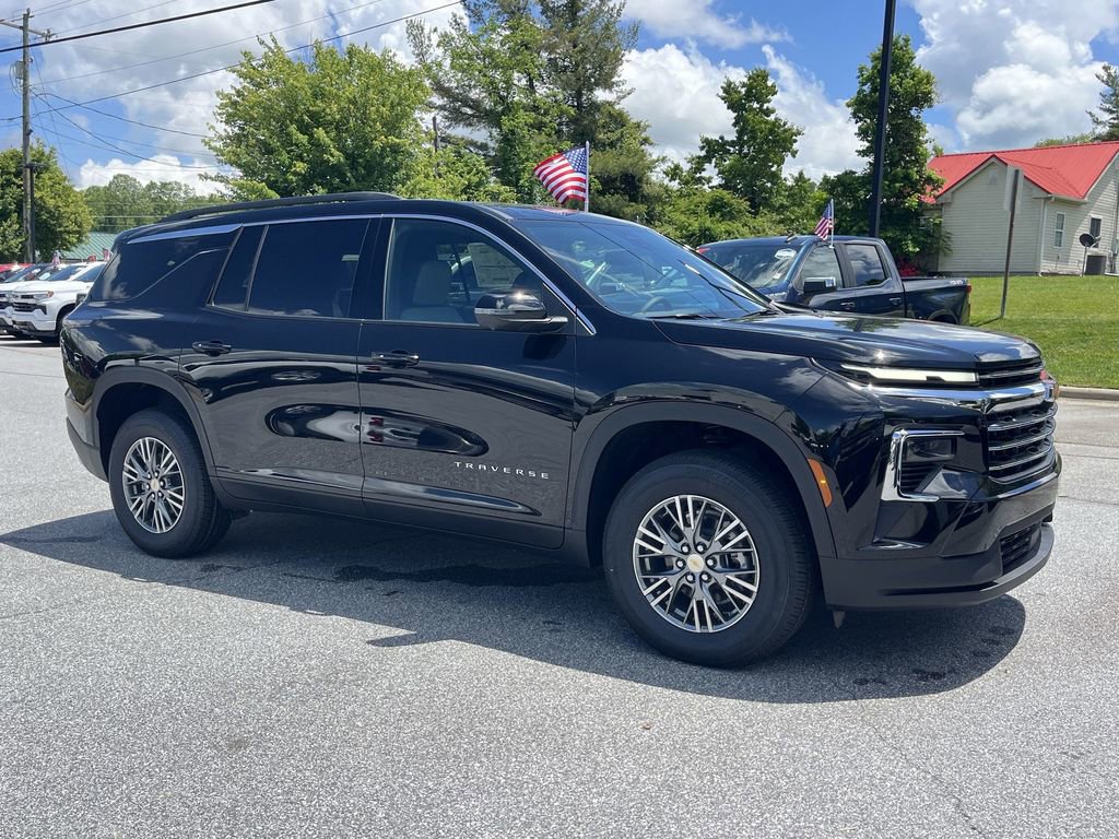 2025 Chevrolet Traverse photo 2