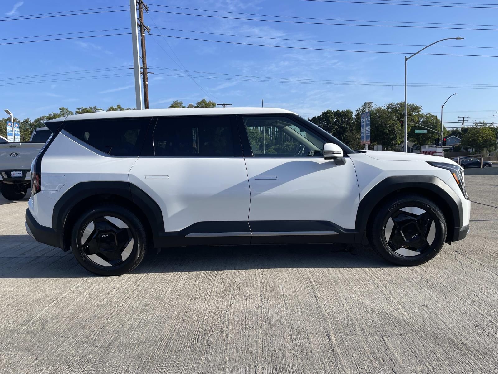 Used 2024 Kia EV9 Light L/R with VIN KNDAB5S19R6036314 for sale in Long Beach, CA