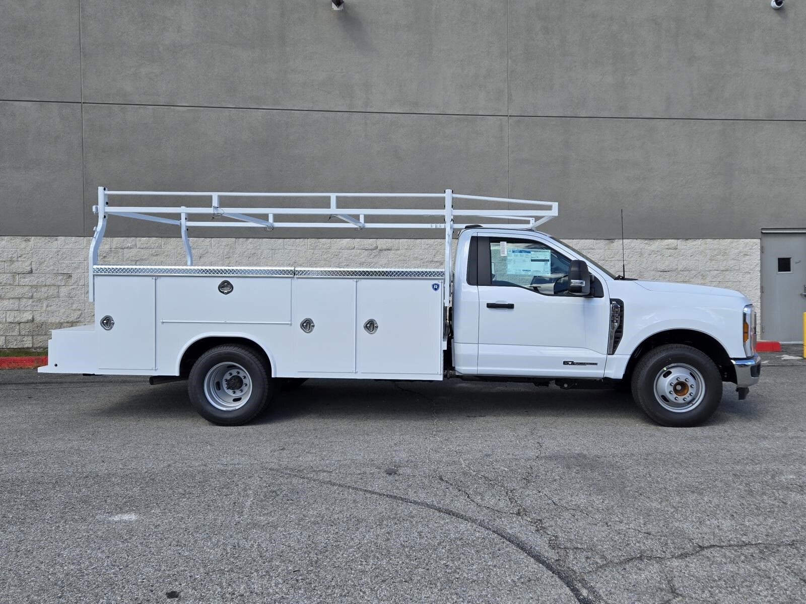 2024 Ford F-350 XL photo 2