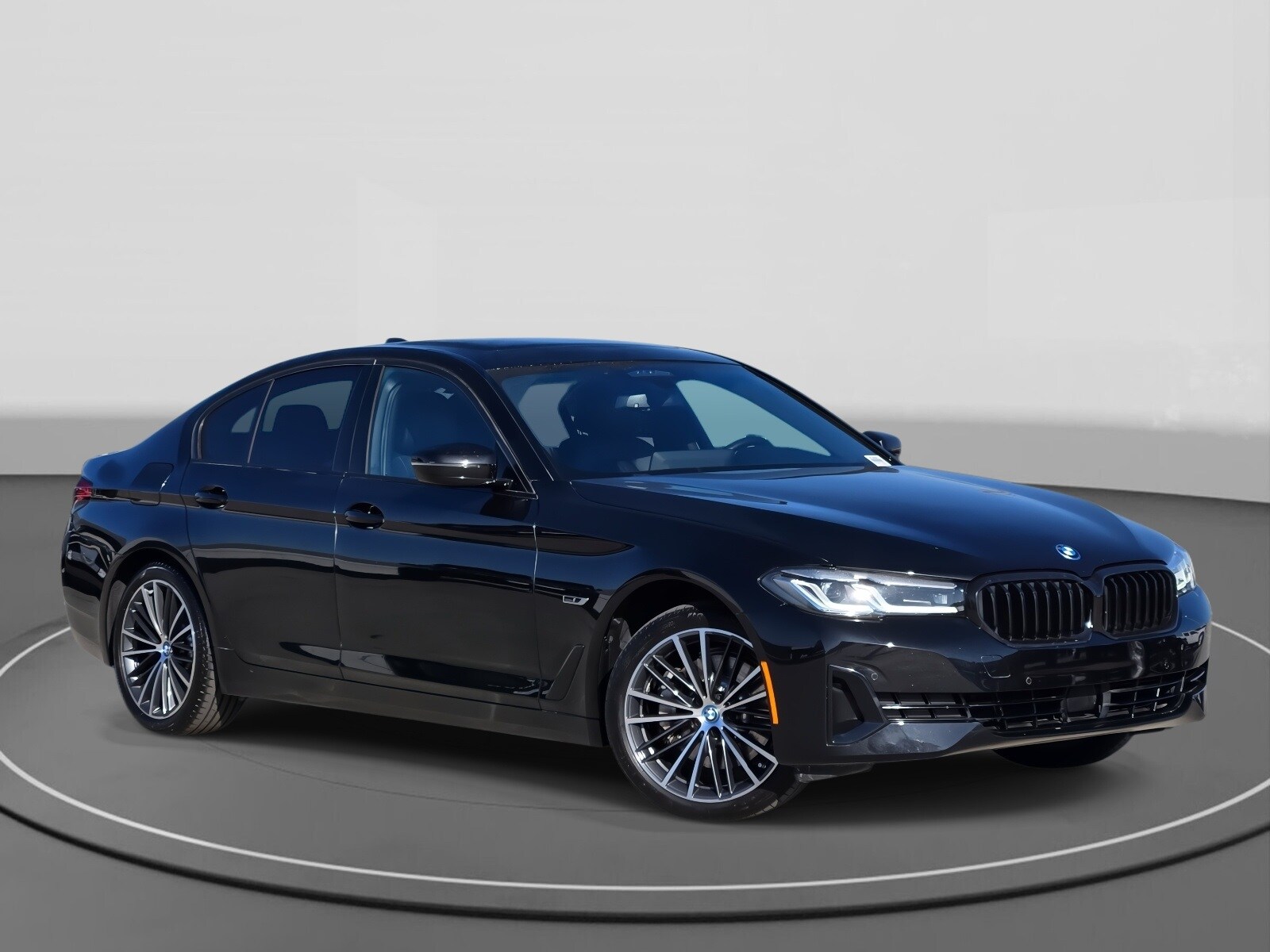 2022 BMW 5 Series 530e's photo