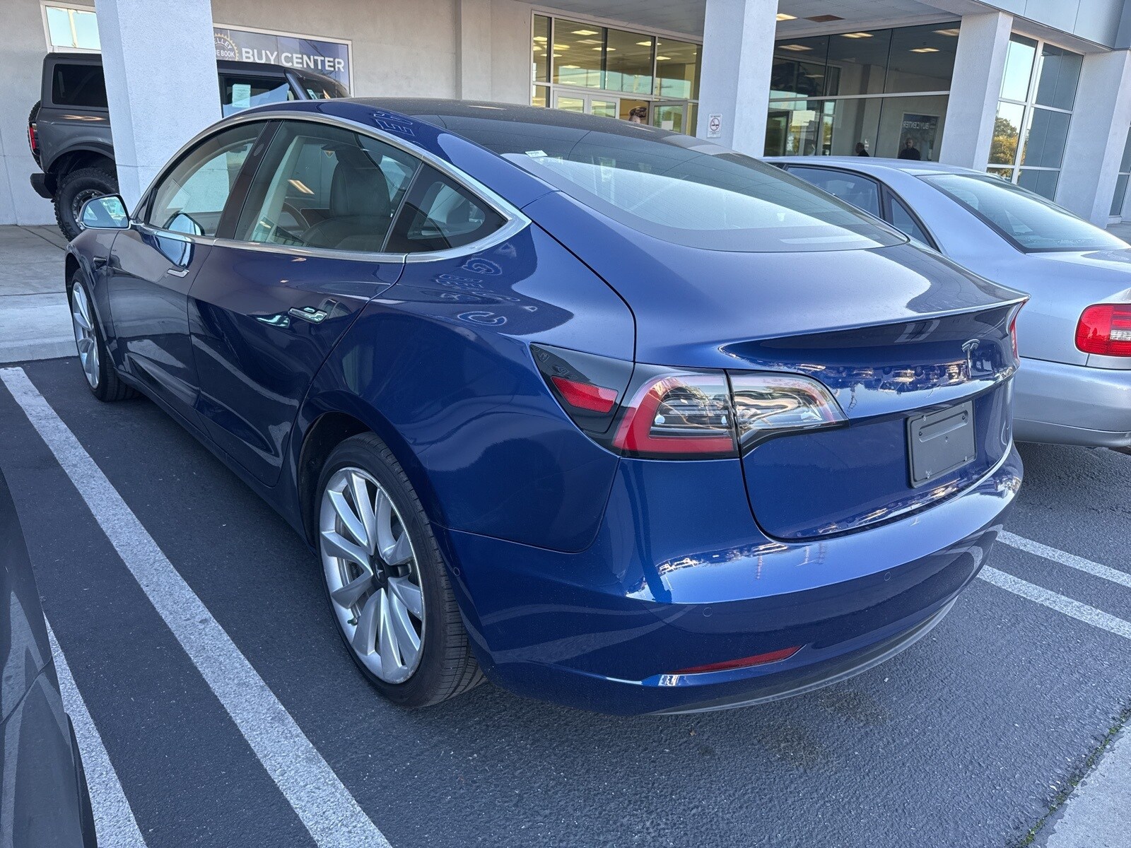 2019 Tesla Model 3 Standard Range Plus photo 2