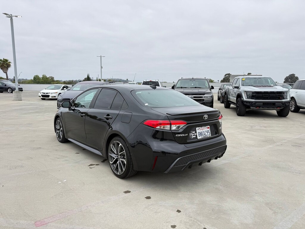 Used 2020 Toyota Corolla SE Sedan