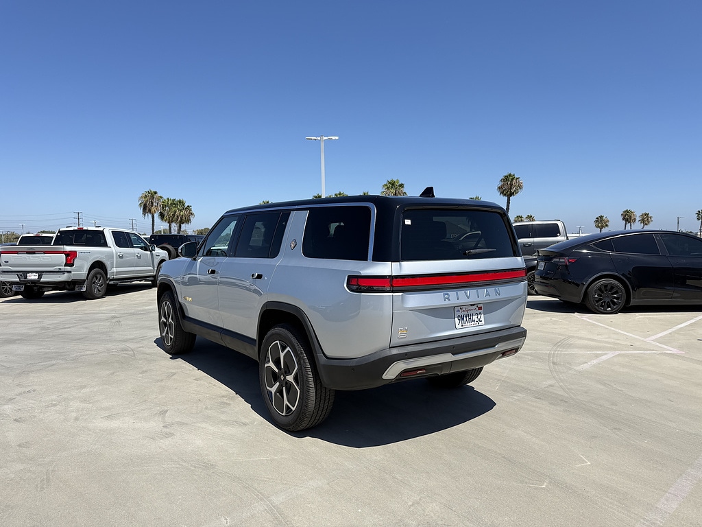 Used 2024 Rivian R1S Adventure with VIN 7PDSGABA9RN041588 for sale in Long Beach, CA