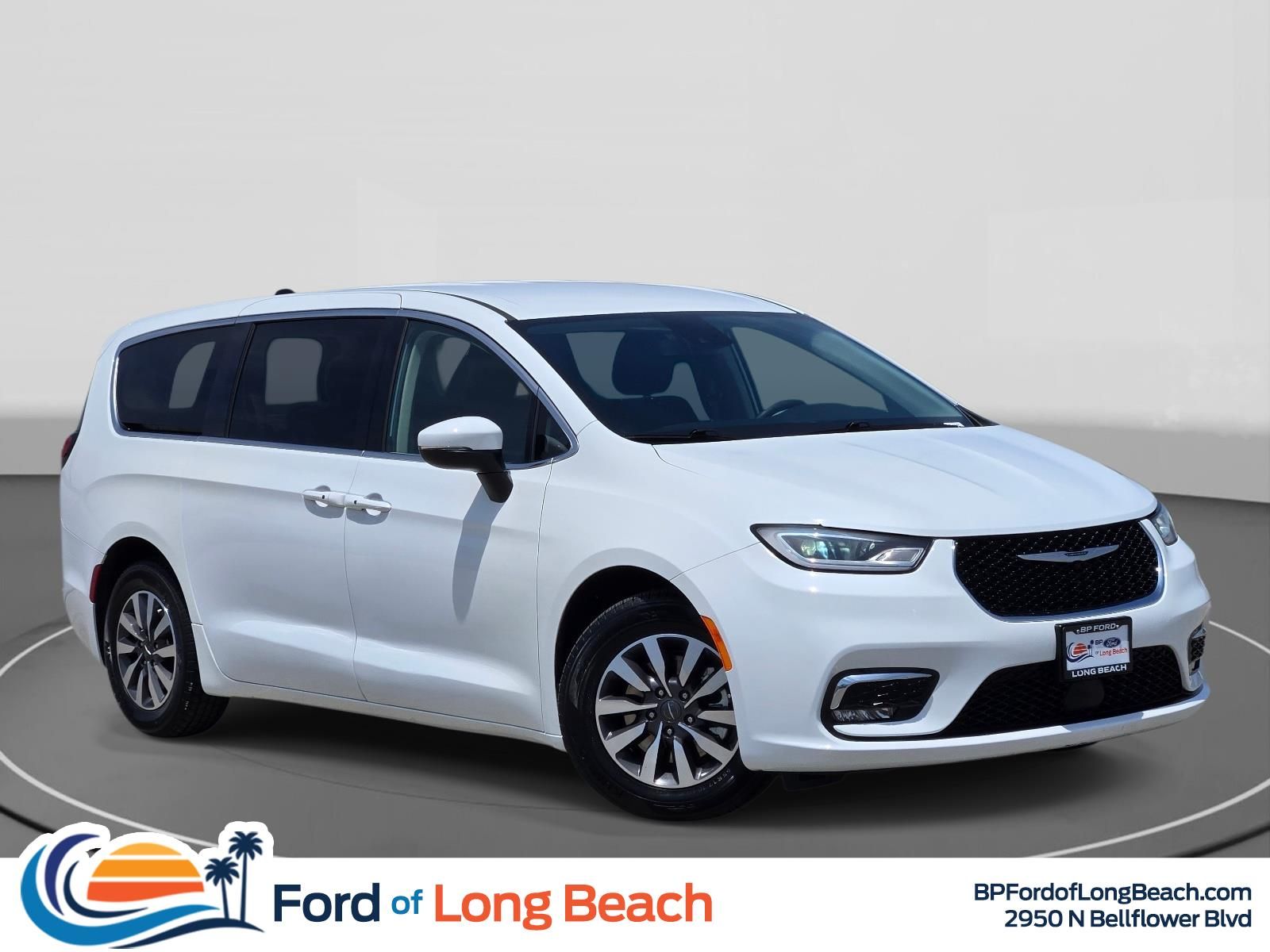 2023 Chrysler Pacifica Hybrid Touring L Hybrid's photo