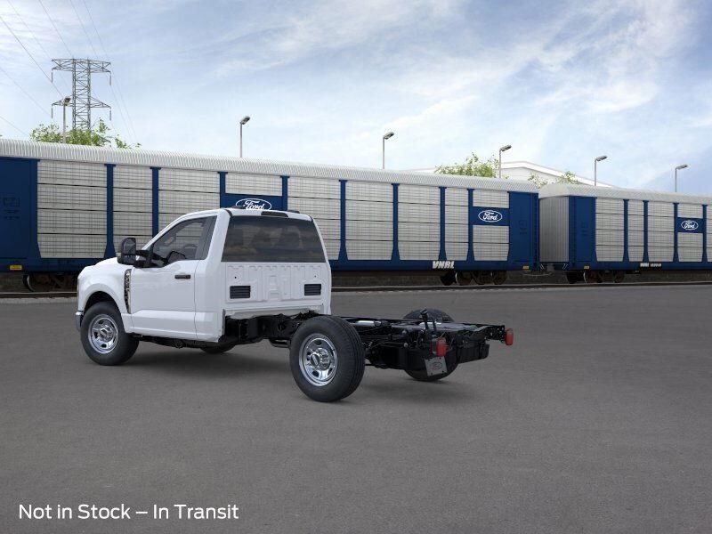 2026 Ford F-350 photo 2