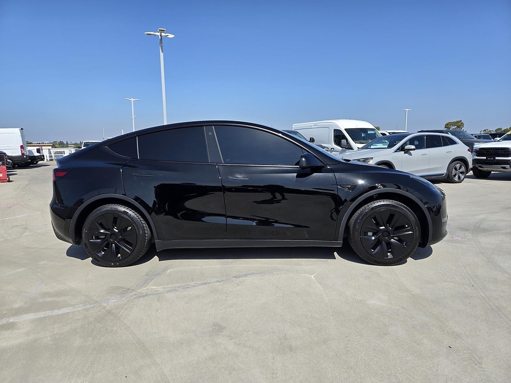 Used 2022 Tesla Model Y Long Range with VIN 7SAYGAEE6NF402044 for sale in Long Beach, CA
