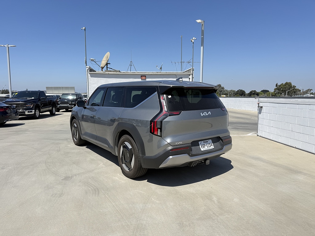 Used 2024 Kia EV9 Light with VIN KNDAA5S25R6042106 for sale in Long Beach, CA