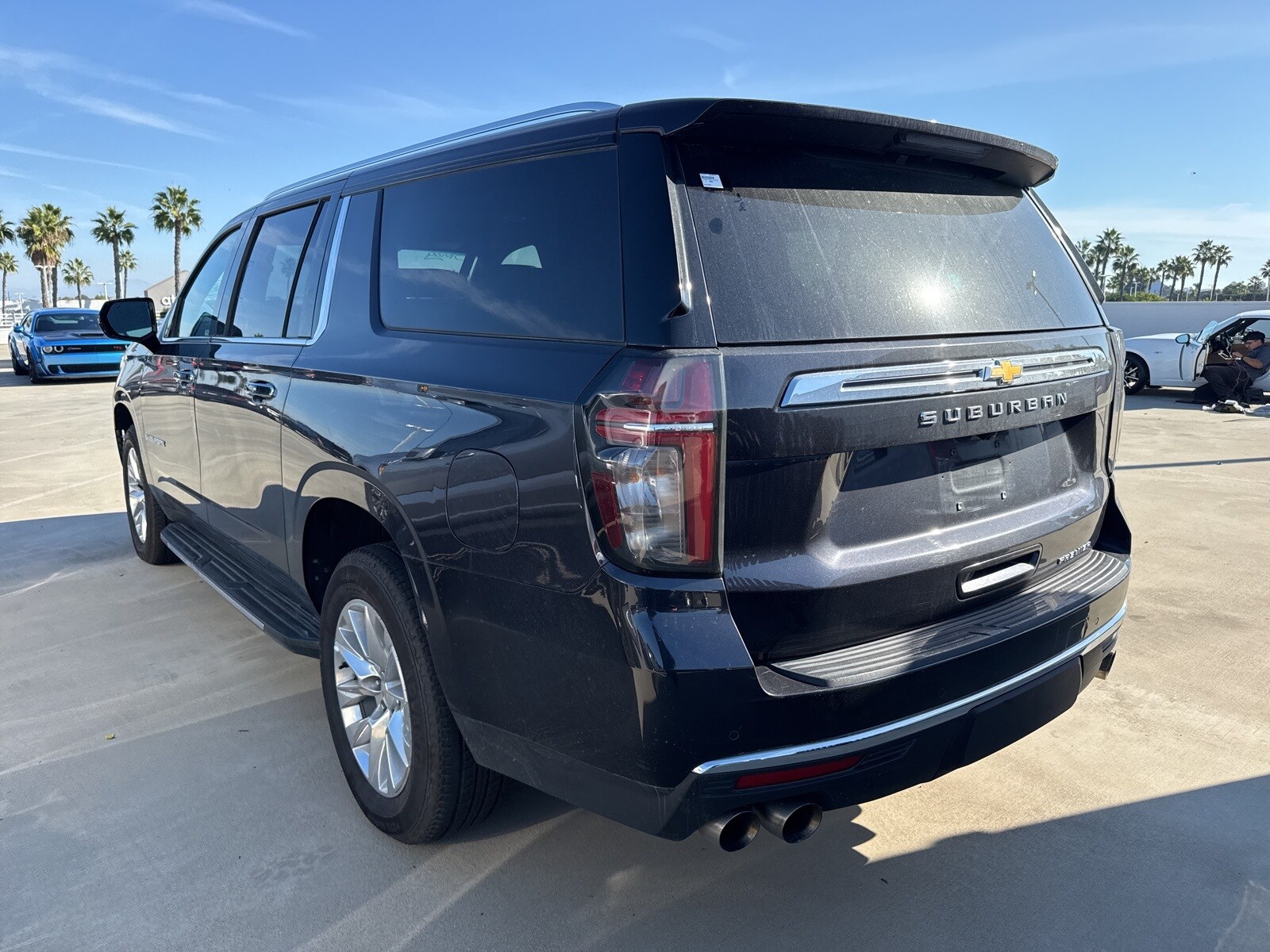 2023 Chevrolet Suburban Premier photo 2