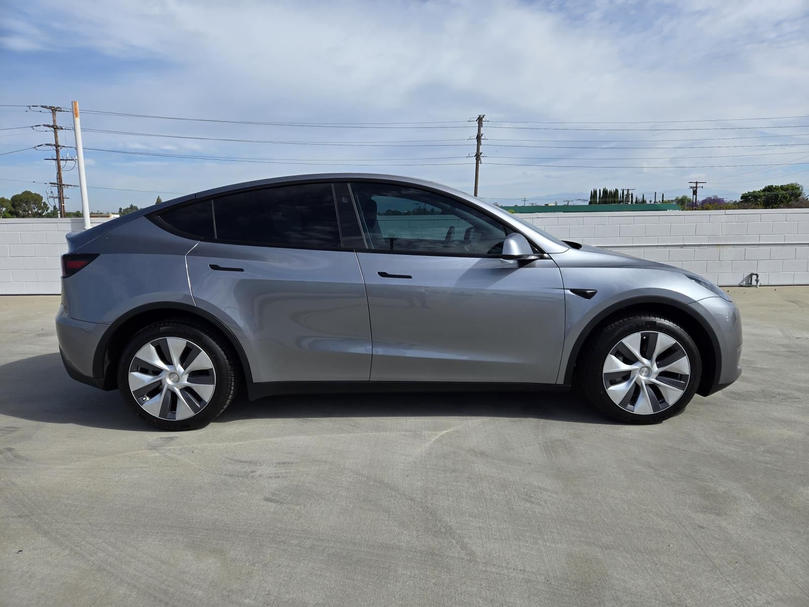 Used 2024 Tesla Model Y Long Range with VIN 7SAYGDEE4RA281020 for sale in Long Beach, CA