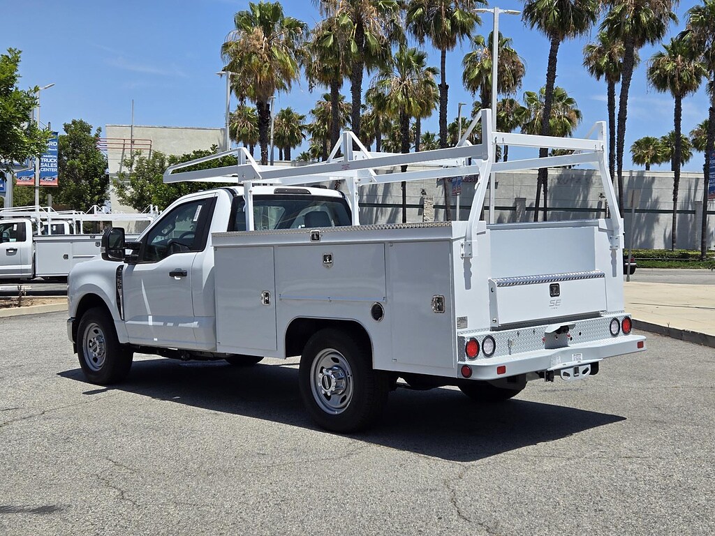 2026 Ford F-350 Super Duty Chassis Cab XL - Photo 6