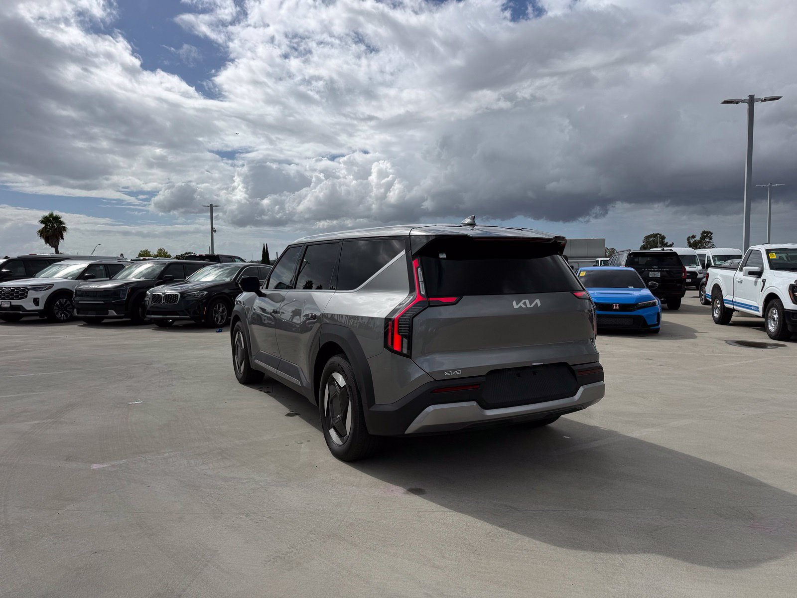 Used 2024 Kia EV9 Light L/R with VIN KNDAB5S19R6031405 for sale in Long Beach, CA