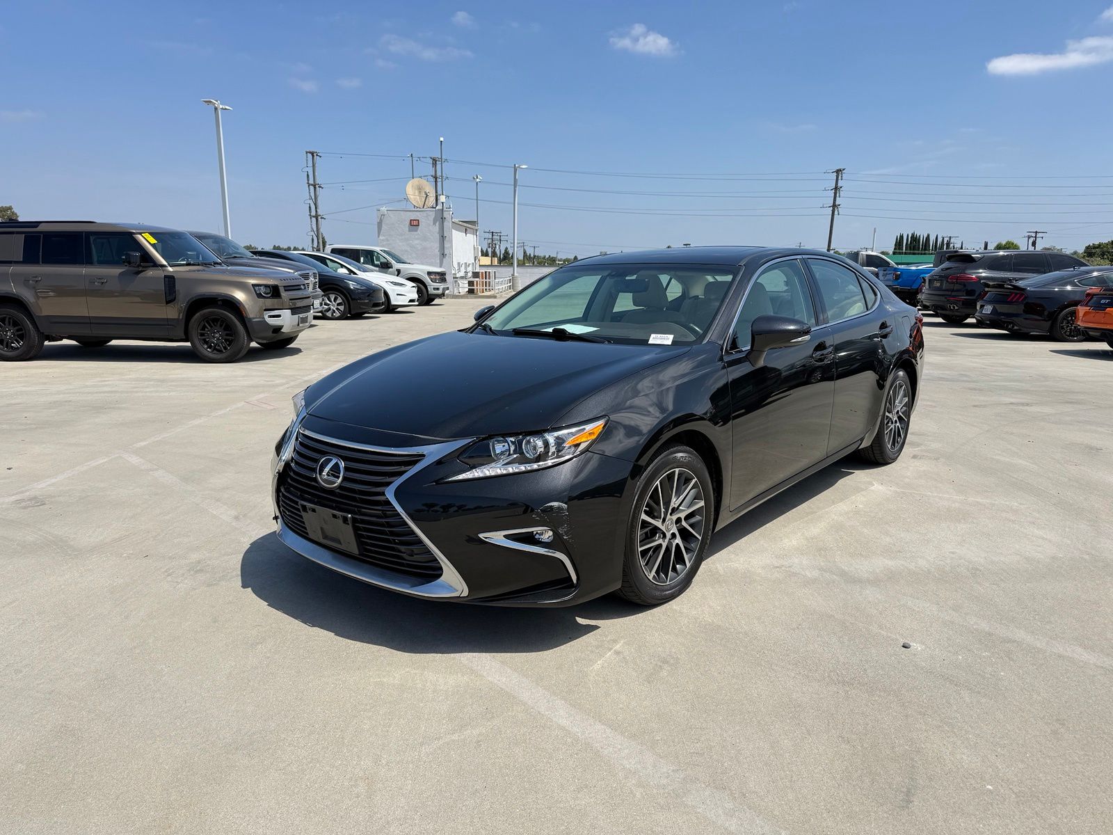 2016 Lexus ES 350's photo