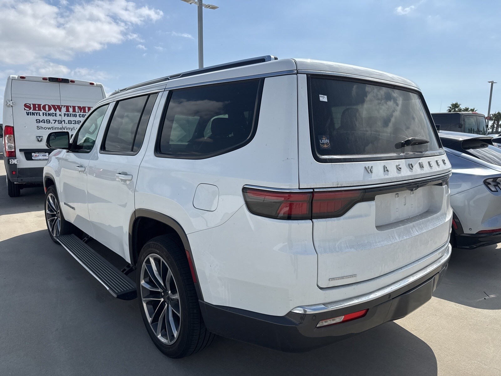 2022 Jeep Wagoneer Series III photo 2