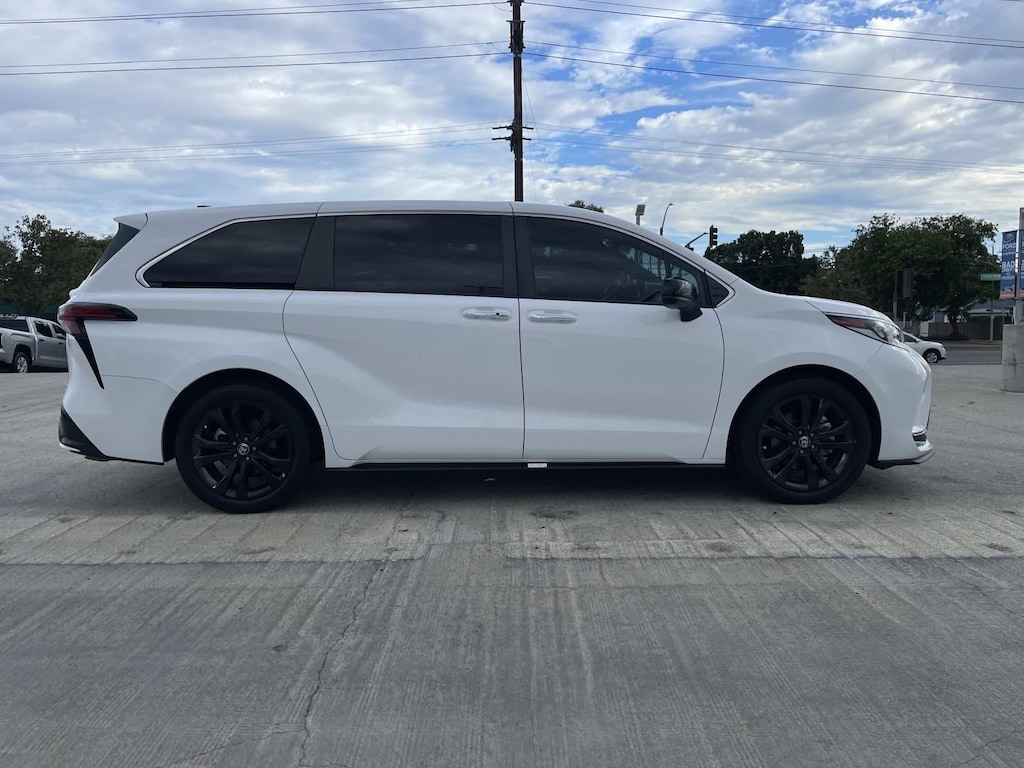 Used 2023 Toyota Sienna XSE Minivan/Van