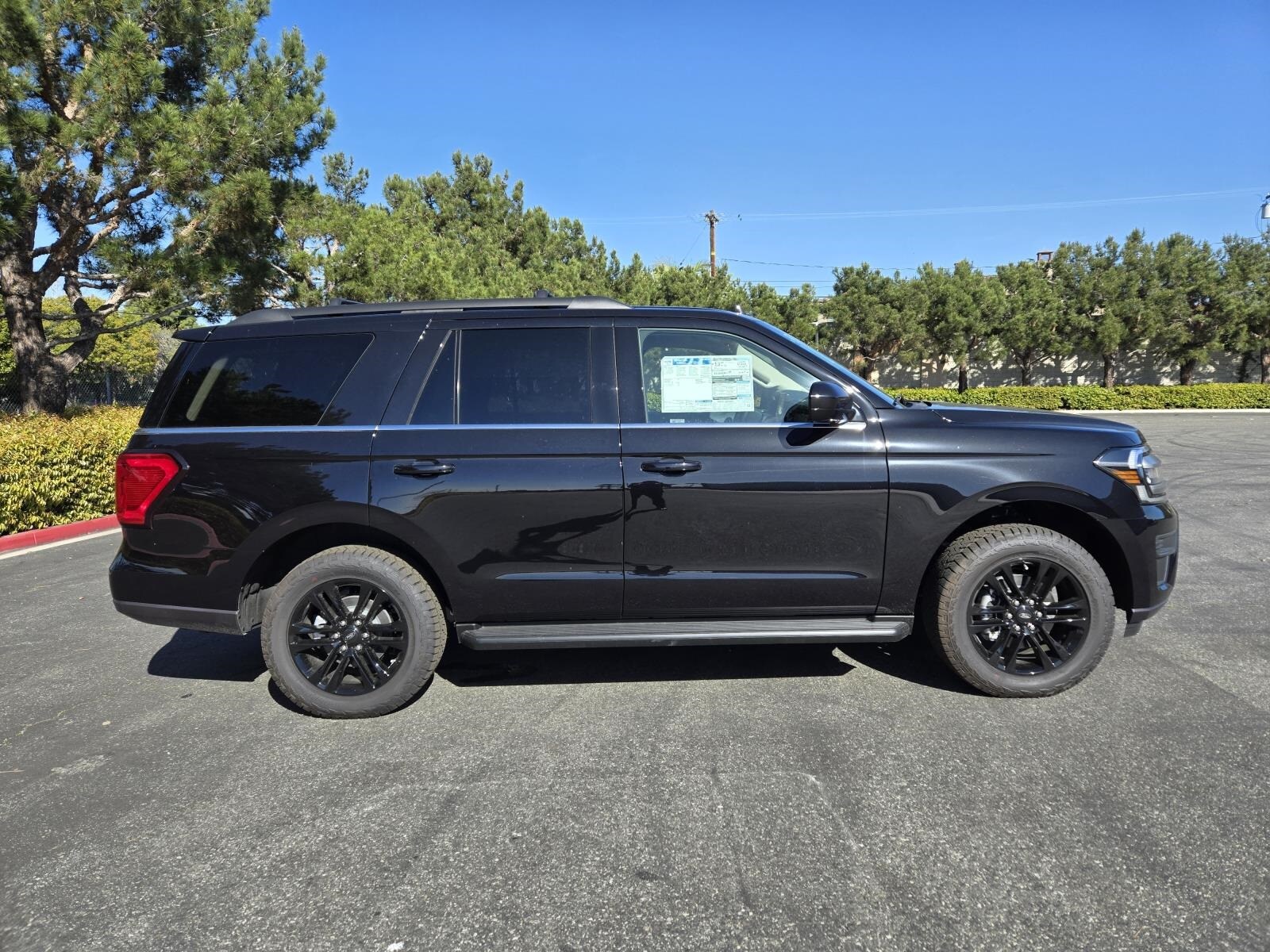 2024 Ford Expedition XLT photo 2