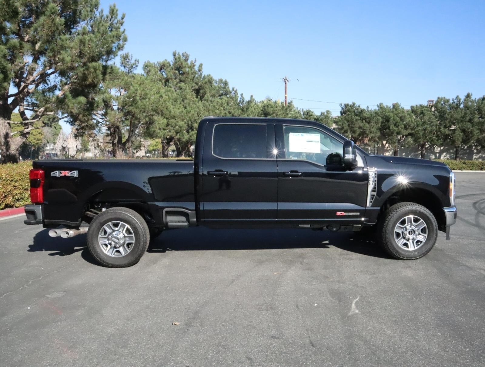 2025 Ford F-250 photo 2