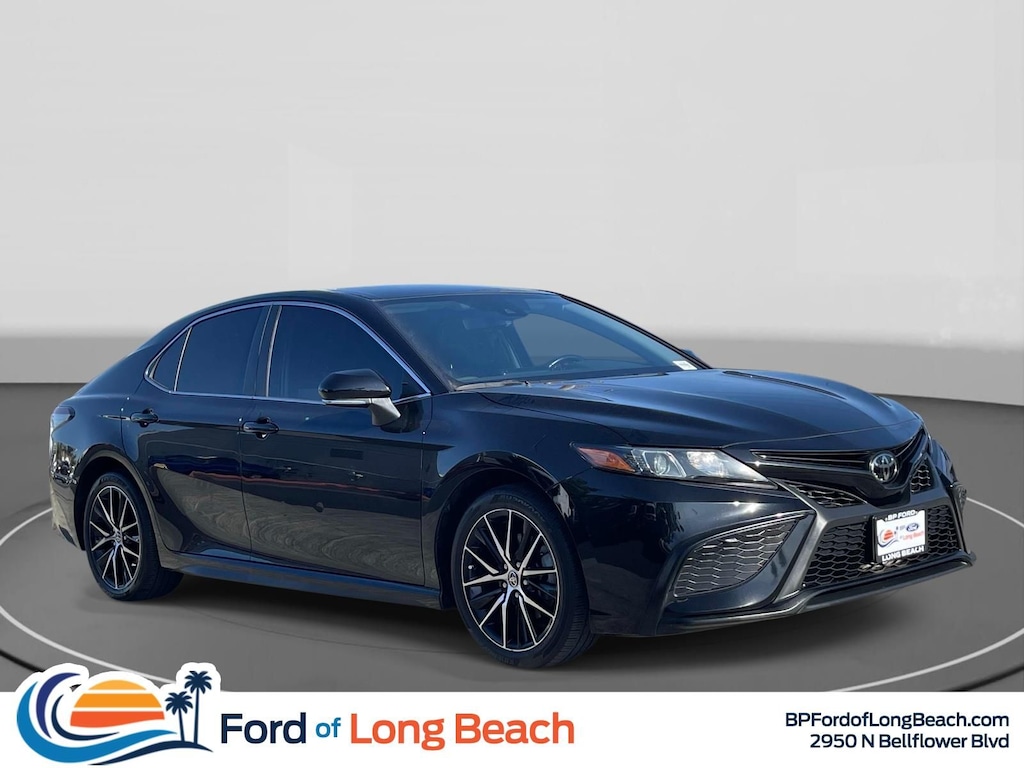 Used 2022 Toyota Camry SE Sedan