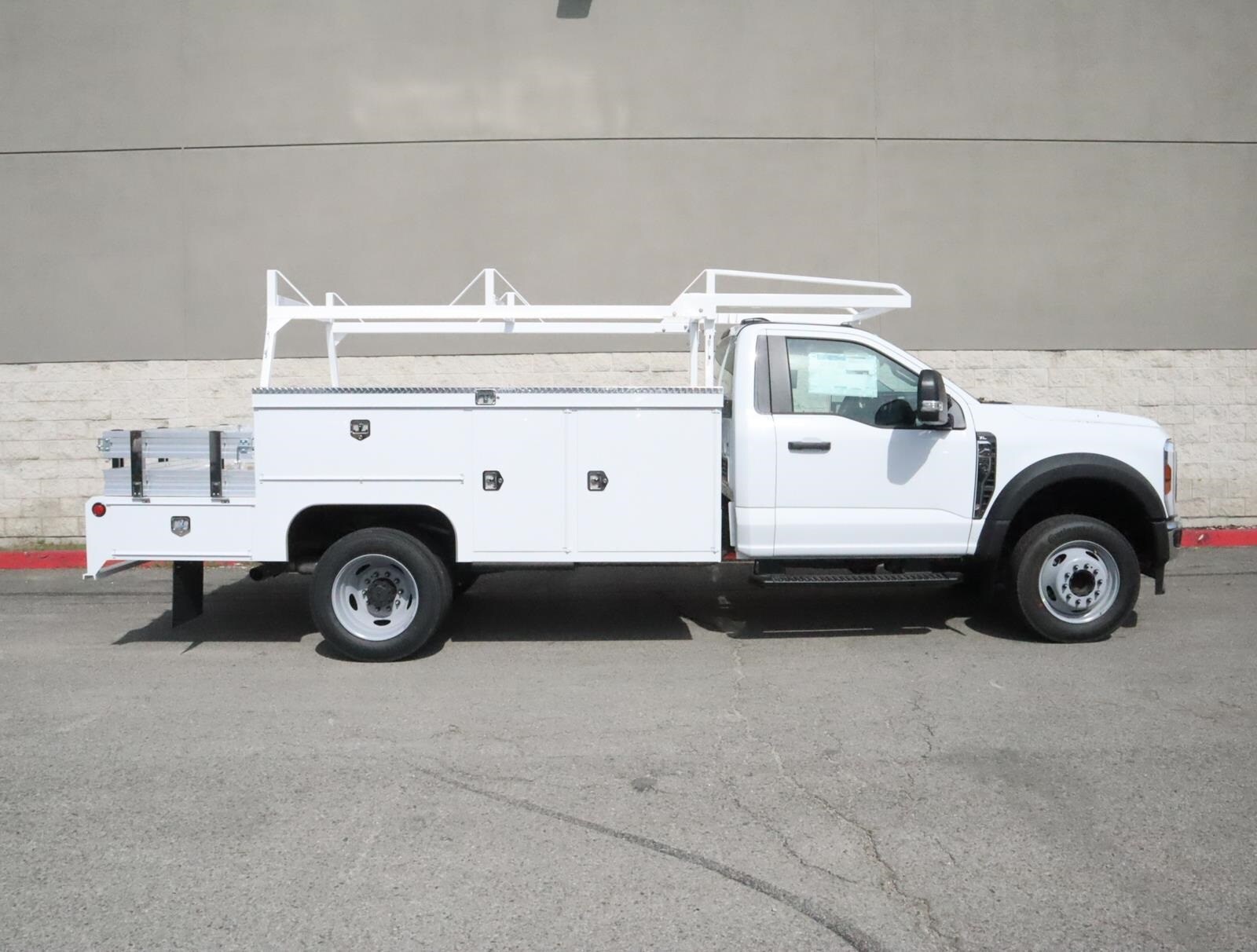 2024 Ford F-450 XL photo 2