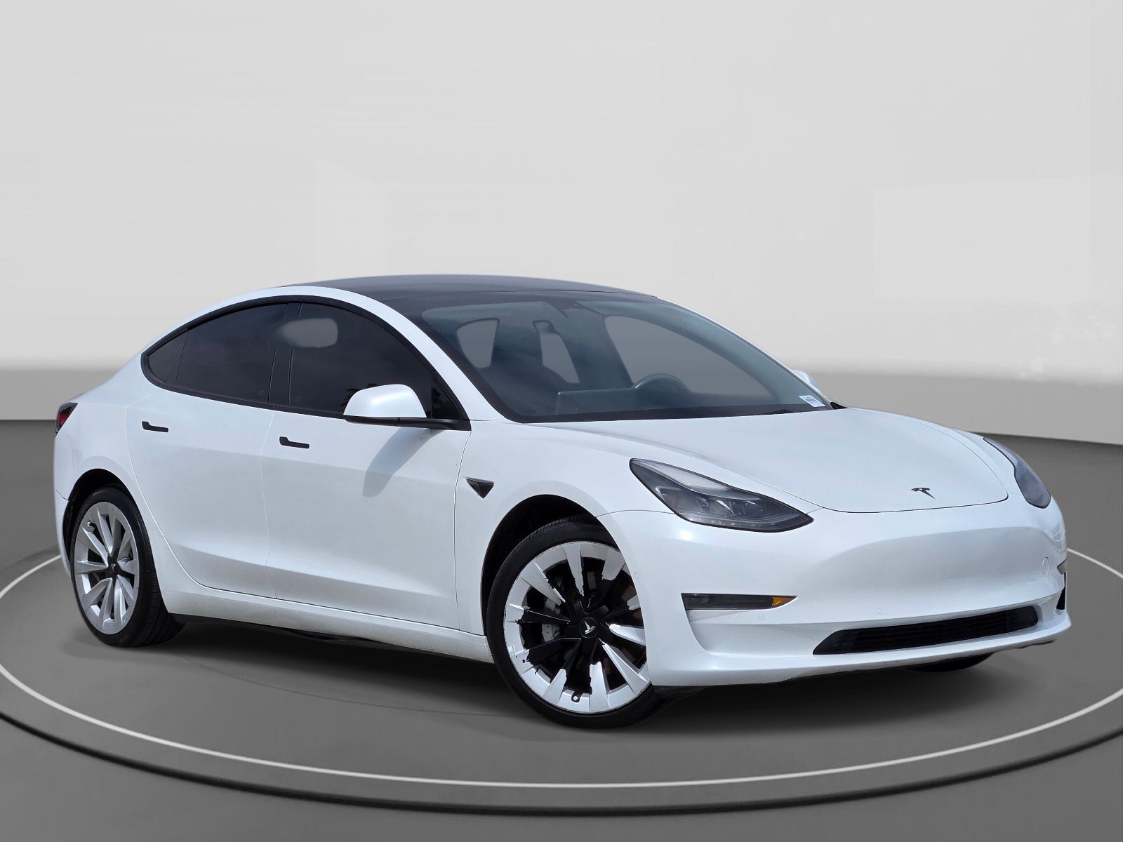 2022 Tesla Model 3 Standard Range Plus's photo