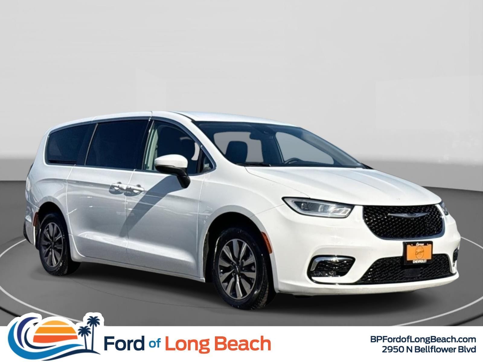 2023 Chrysler Pacifica Hybrid Touring L Hybrid's photo