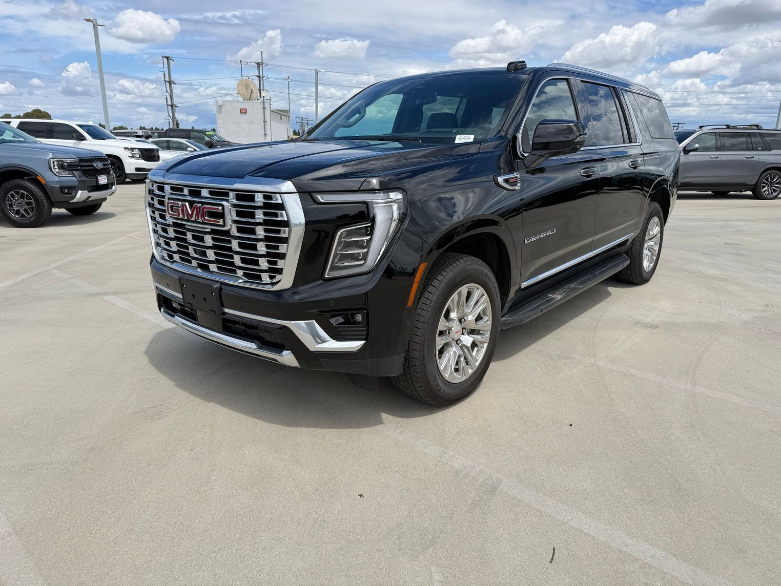 2025 GMC Yukon Denali AWD's photo
