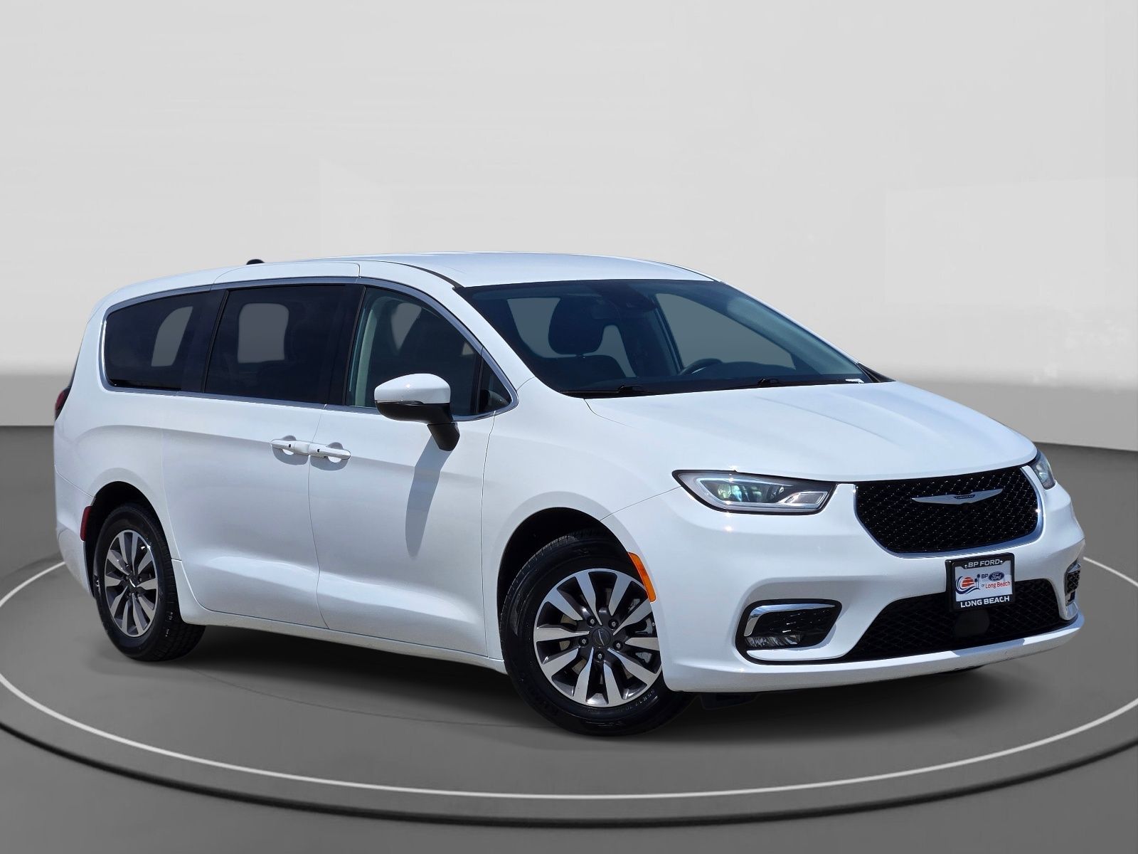2023 Chrysler Pacifica Hybrid Touring L Hybrid's photo
