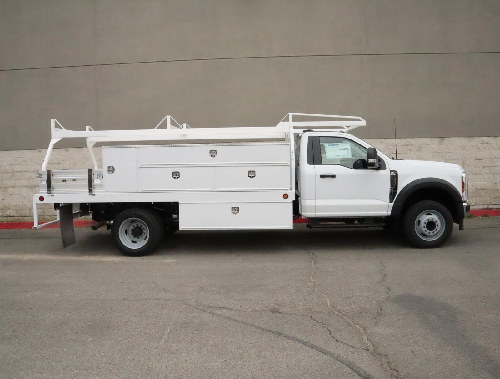 2024 Ford F-450 XL photo 2