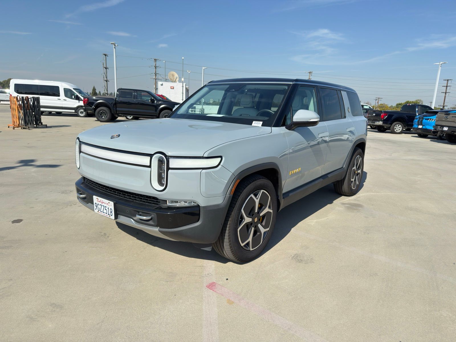2023 Rivian R1S