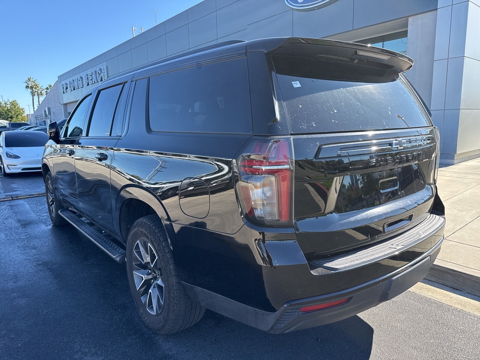 2024 Chevrolet Suburban Z71 photo 2