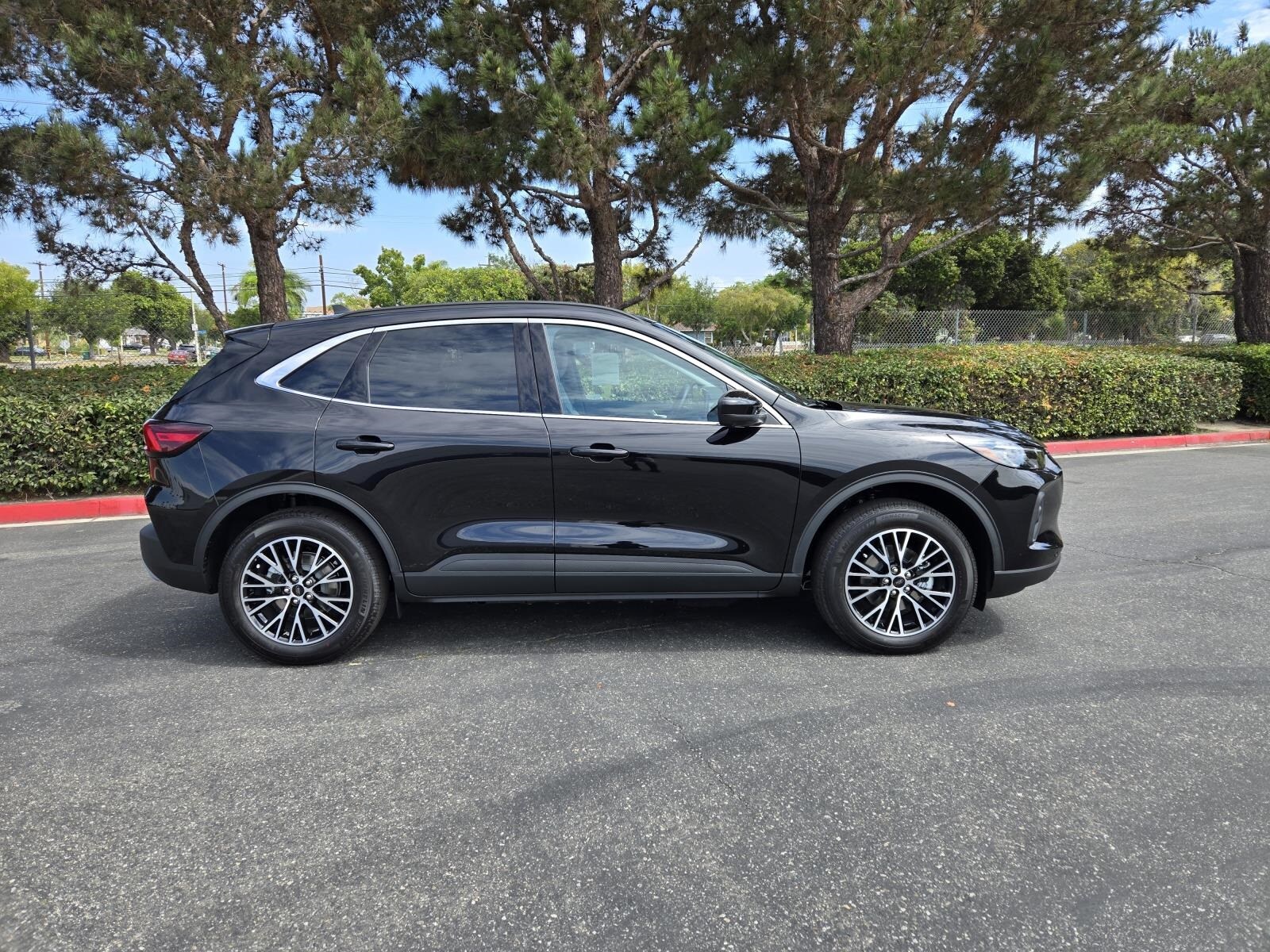 2025 Ford Escape Plug-In Hybrid Base photo 2