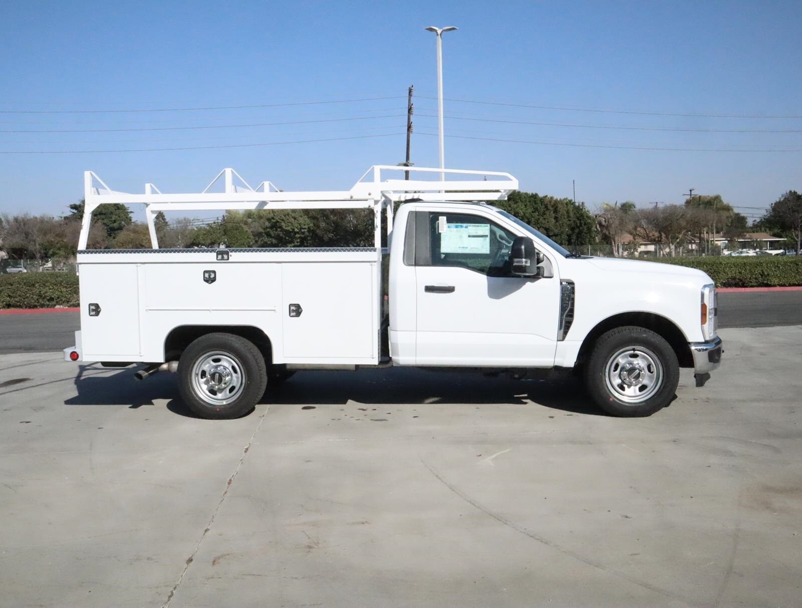 2024 Ford F-350 photo 2