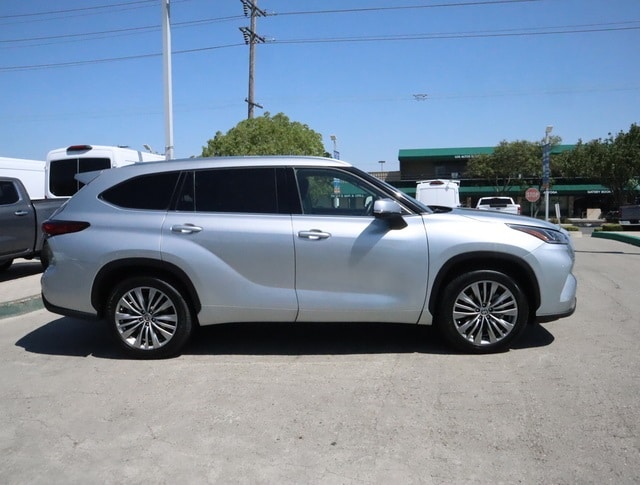 Used 2022 Toyota Highlander Platinum with VIN 5TDFZRAH0NS095110 for sale in Long Beach, CA