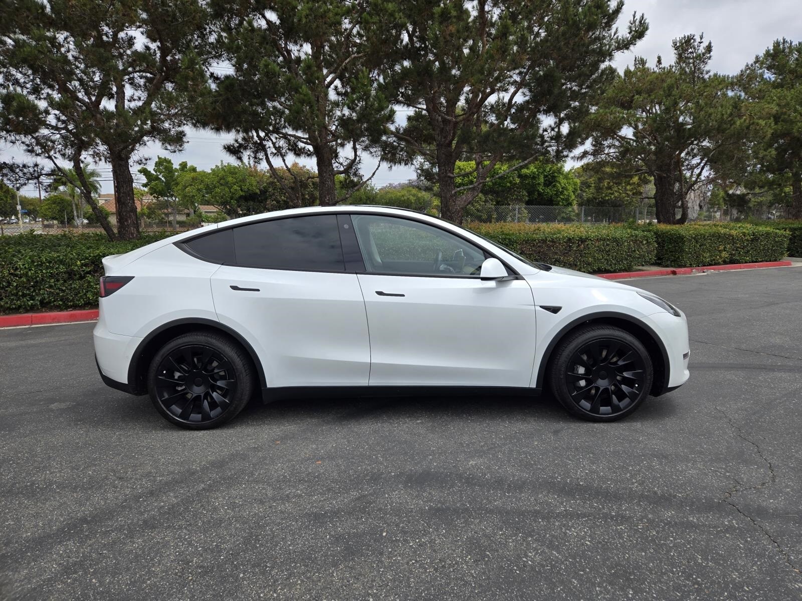 Used 2021 Tesla Model Y Long Range with VIN 5YJYGDEE4MF070862 for sale in Kansas City